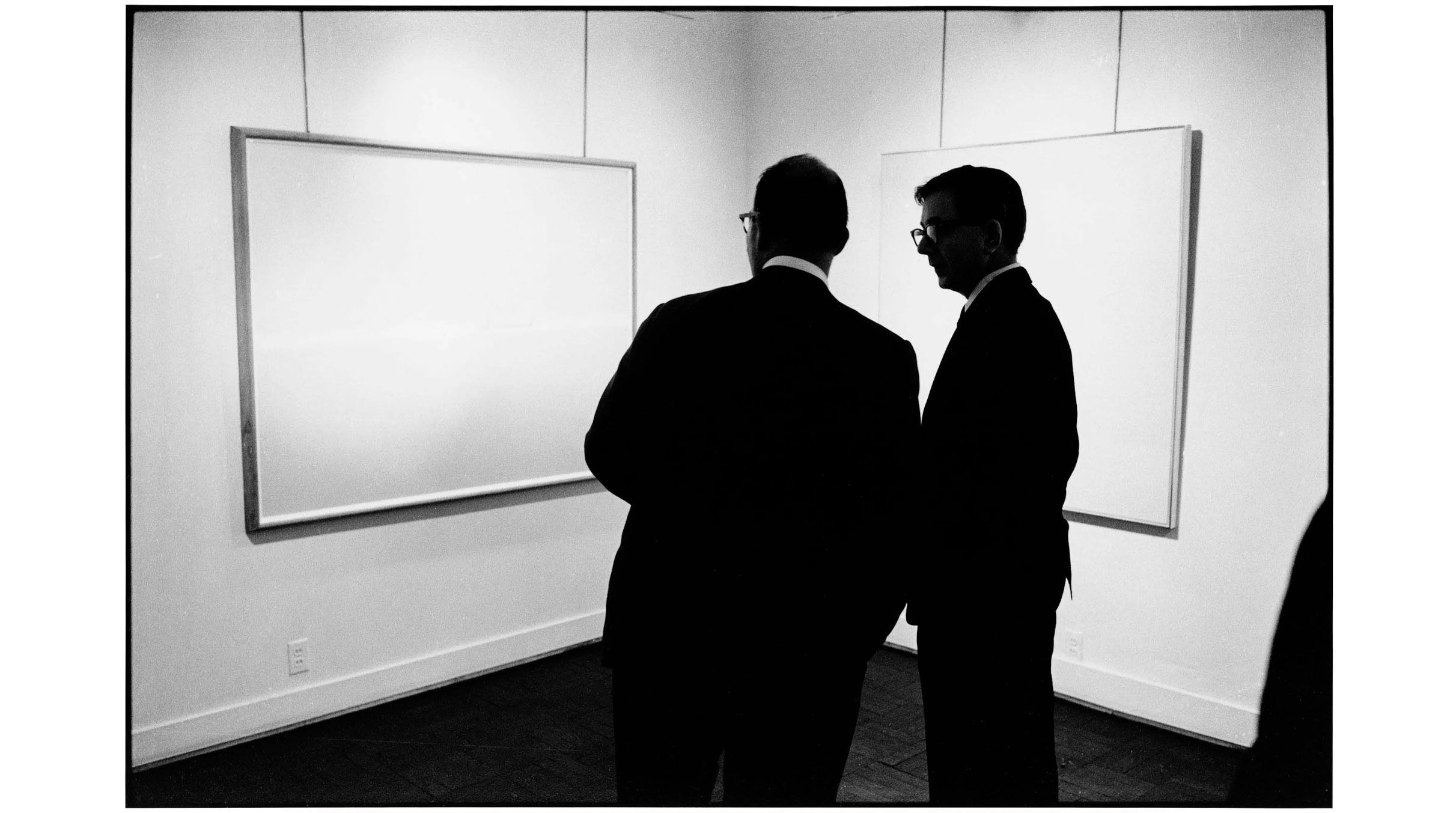 Elliott Erwitt, 57th Street Gallery, 1963, Edwynn Houk Gallery Elliott Erwitt, 57th Street Gallery, 1963, Edwynn Houk Gallery