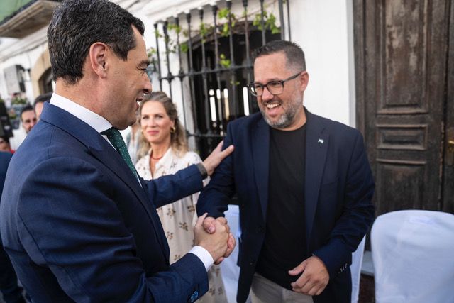 Moreno Bonilla saluda este lunes al líder andalucista José Ignacio García en el homenaje al Padre de la Patria Andaluza, Blas Infante. Moreno Bonilla saluda este lunes al líder andalucista José Ignacio García en el homenaje al Padre de la Patria Andaluza, Blas Infante.