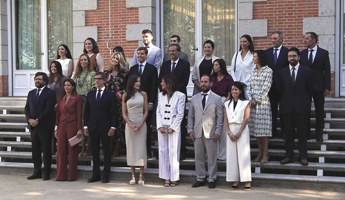 La reina Letizia con los periodistas del digital conservador Artículo 14