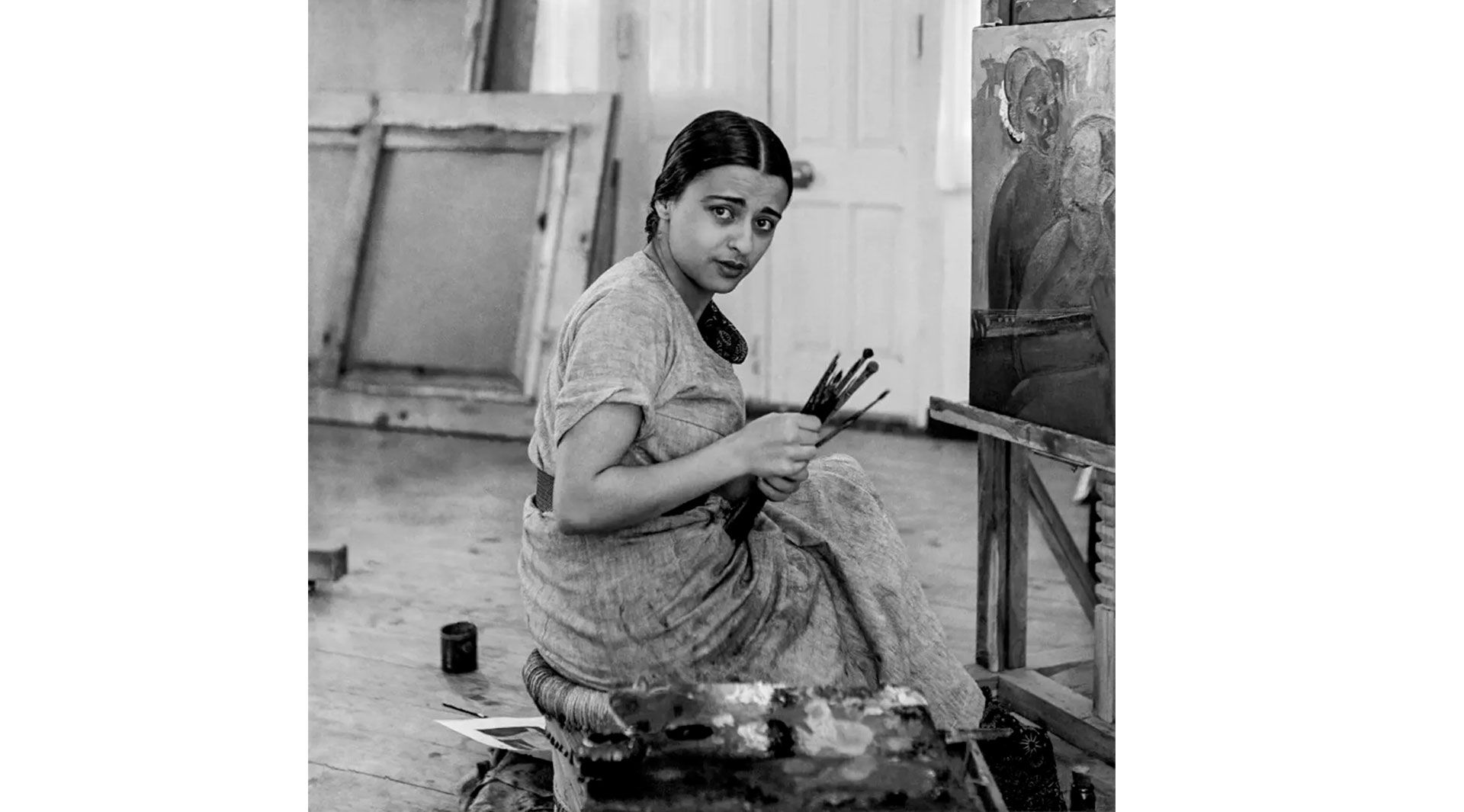 Amrita Sher Gil, pintando en su estudio Amrita Sher Gil, pintando en su estudio