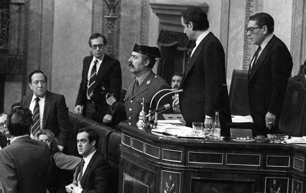 Sánchez desclasifica los papeles de la Transición anteriores al golpe de Tejero