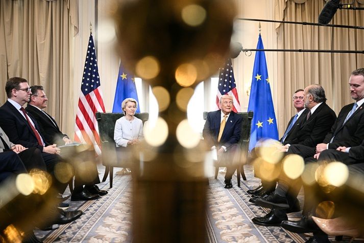 Qué se esconde tras el Acuerdo comercial entre Estados Unidos y la Unión Europea. Von der Leyen y Trump.