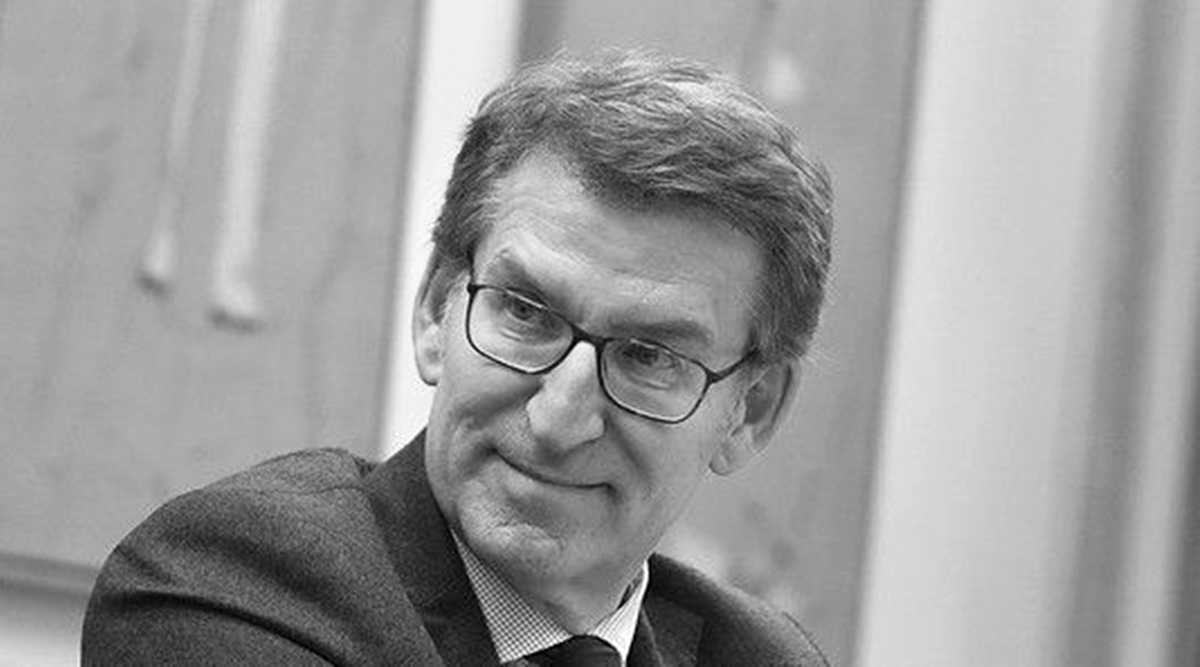 Feijóo en blanco y negro, como la España del NO-DO que nos propone