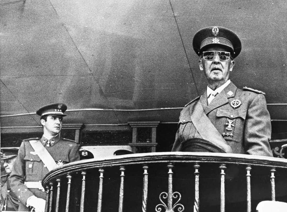 Juan Carlos, hoy rey emérito abdicado, y Franco en una imagen de archivo