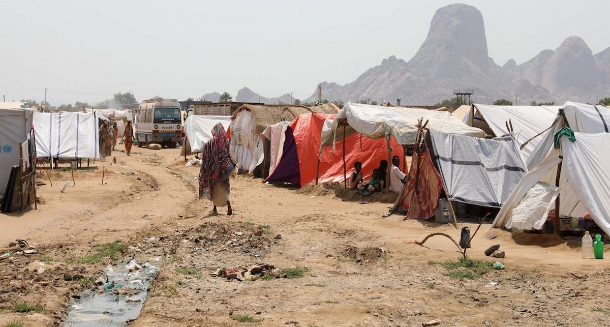 Las mujeres y las niñas emprenden largos viajes para huir de la violencia en el estado de Gedaref, en Sudán. | Foto: UNFPA