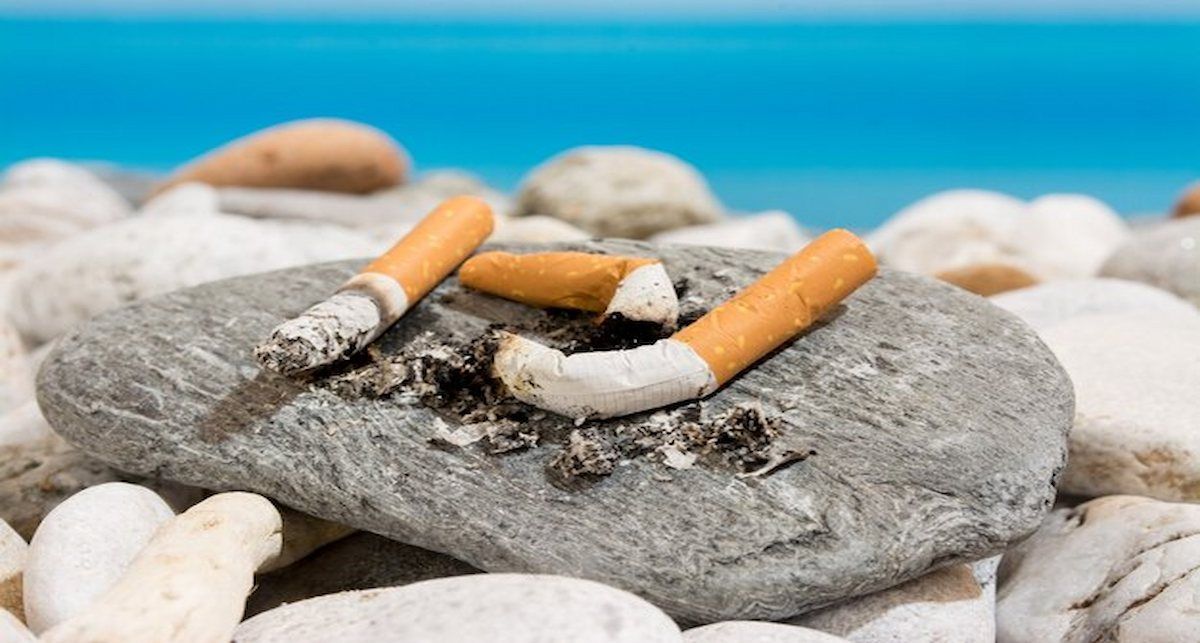 Esta regulación ya se ha llevado a cabo en otros países como Francia, que ha declarado en 2025 más de 7.200 espacios recreativos libres de humo -incluyendo playas- mediante una normativa nacional. | Foto: Freepik
