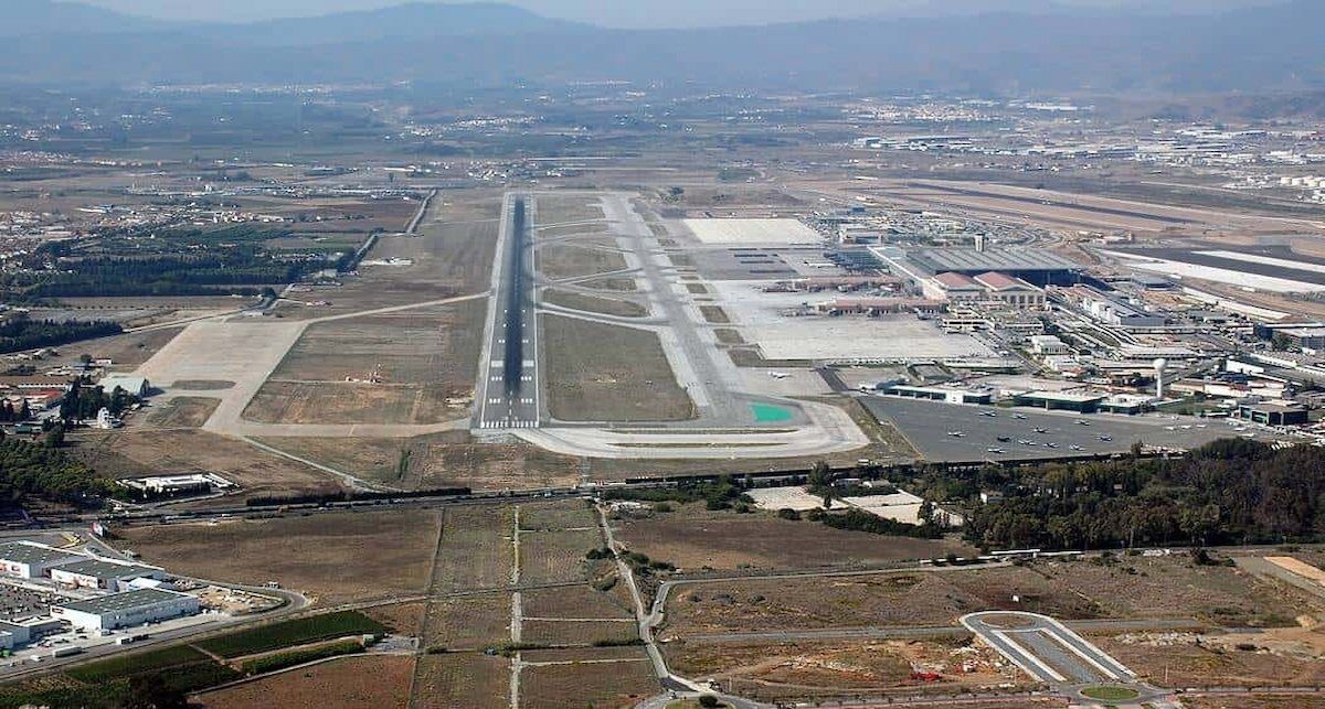 La ampliación del aeropuerto incrementará la contaminación atmosférica que ya produce actualmente, con 150.000 vuelos con 25 millones de pasajeros. | Foto: Ecologistas en Acción