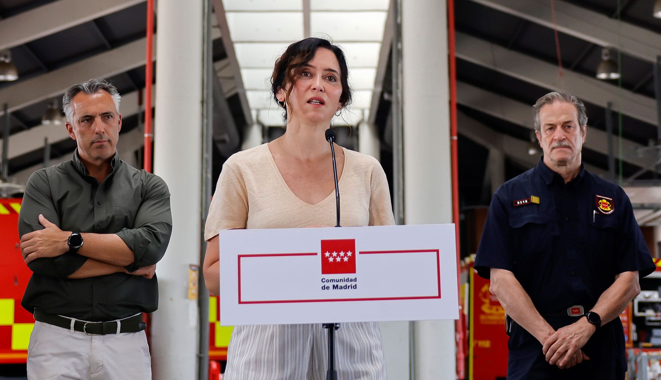 La presidenta de la Comunidad de Madrid, Isabel Díaz Ayuso, ha visitado el Parque Central de Bomberos en Las Rozas de Madrid
