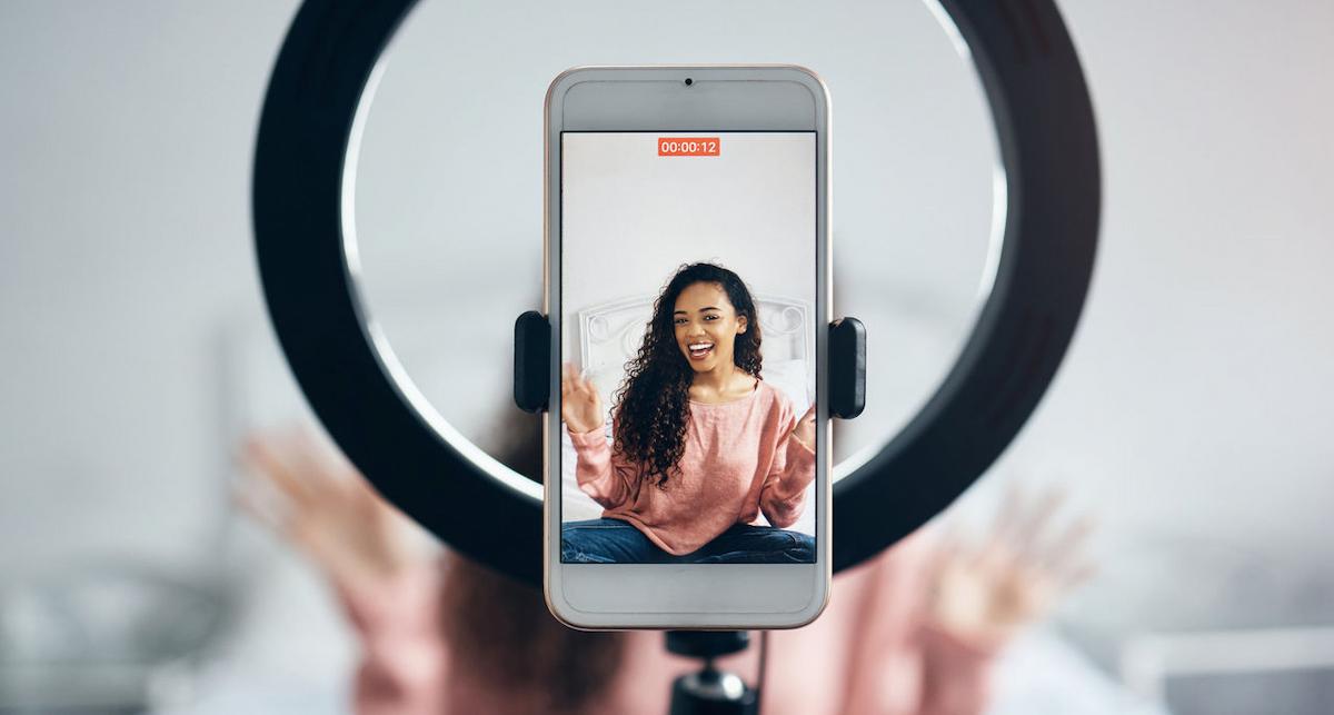 Indatika es una plataforma web que recoge datos y valoraciones sobre influencers en función de las experiencias previas de otras marcas. | Foto: Adobe
