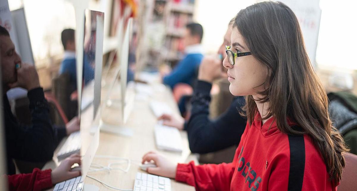 La UIT estima que aún hay 2.600 millones de personas excluidas del mundo digital, siendo la conectividad un factor estrechamente vinculado al nivel de desarrollo socioeconómico. | Foto: Ed Pagria