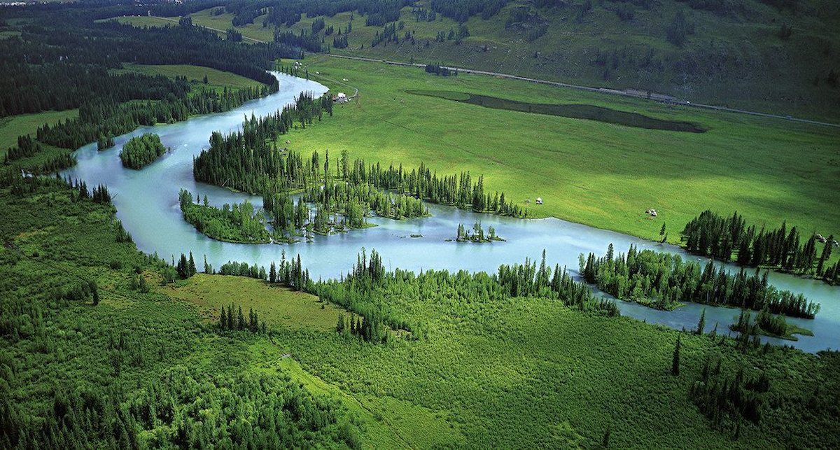 En la imagen, las montañas de Altai y los humedales del noroeste de China. | Foto: UNDP China/Krause, Johansen