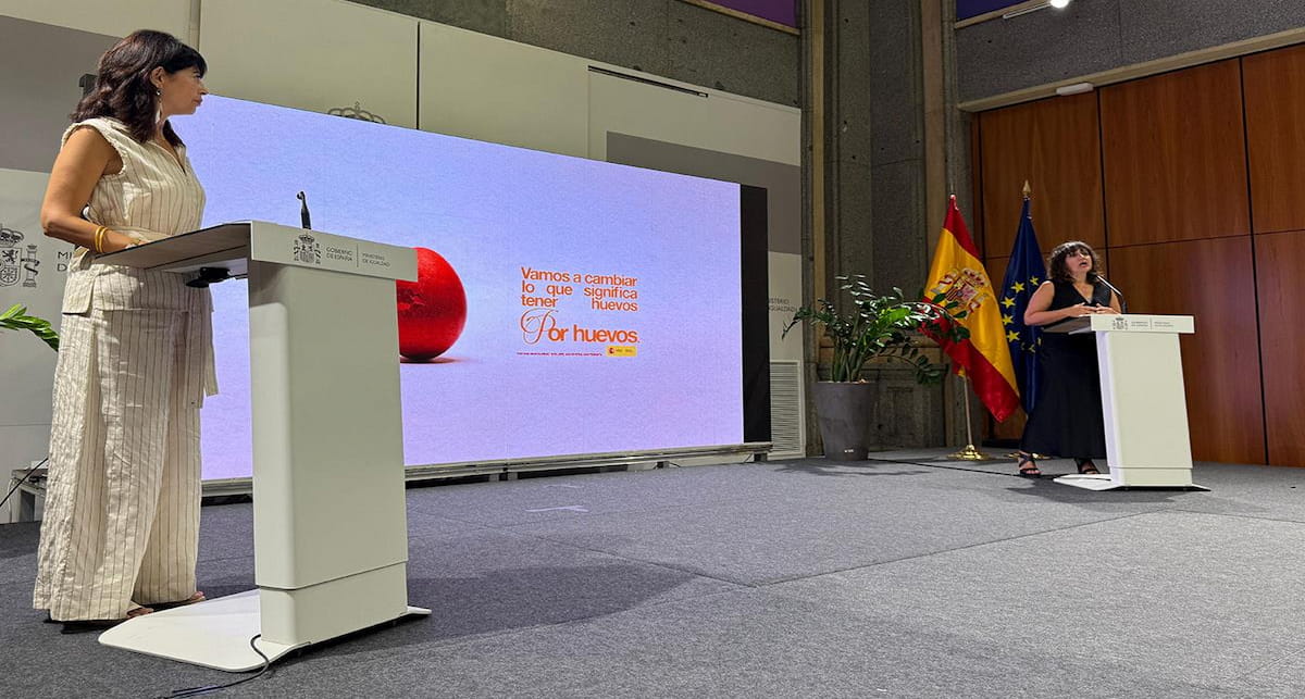 La ministra de Igualdad, Ana Redondo, durante la presentación de la campaña institucional "Por huevos". | Foto: Pool Moncloa