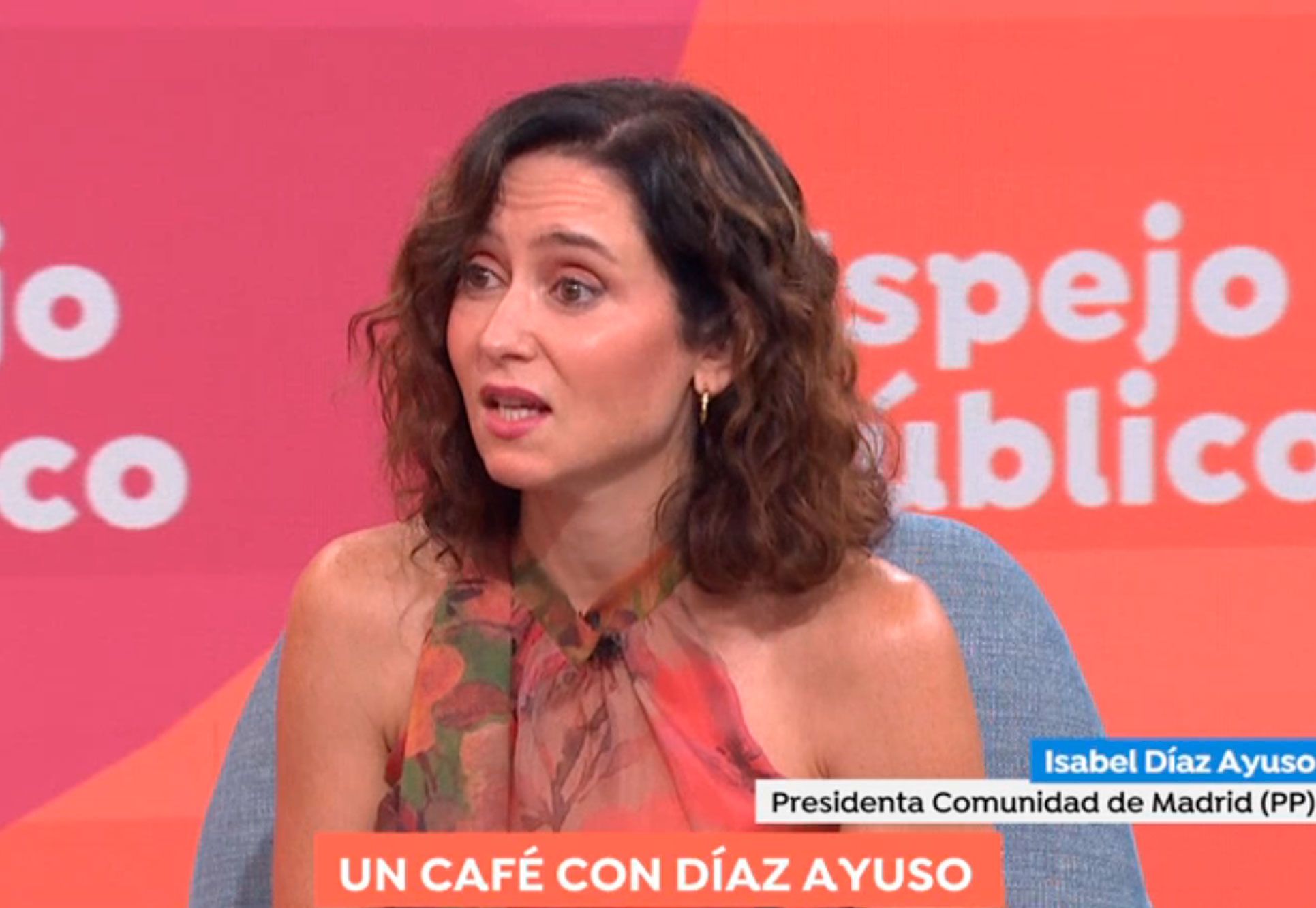 Ayuso coloca a su novio imputado en la categoría de "héroe nacional"