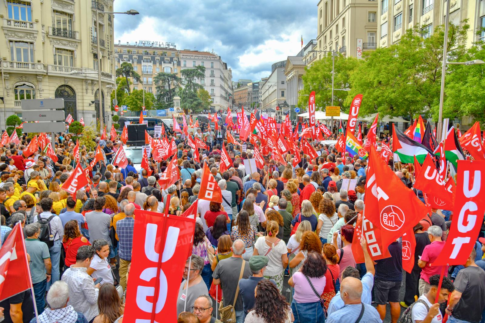 Concentración de UGT y CCOO en el Congreso: Protesta por la Reducción de la Jornada Laboral, foto Agustín Millán
