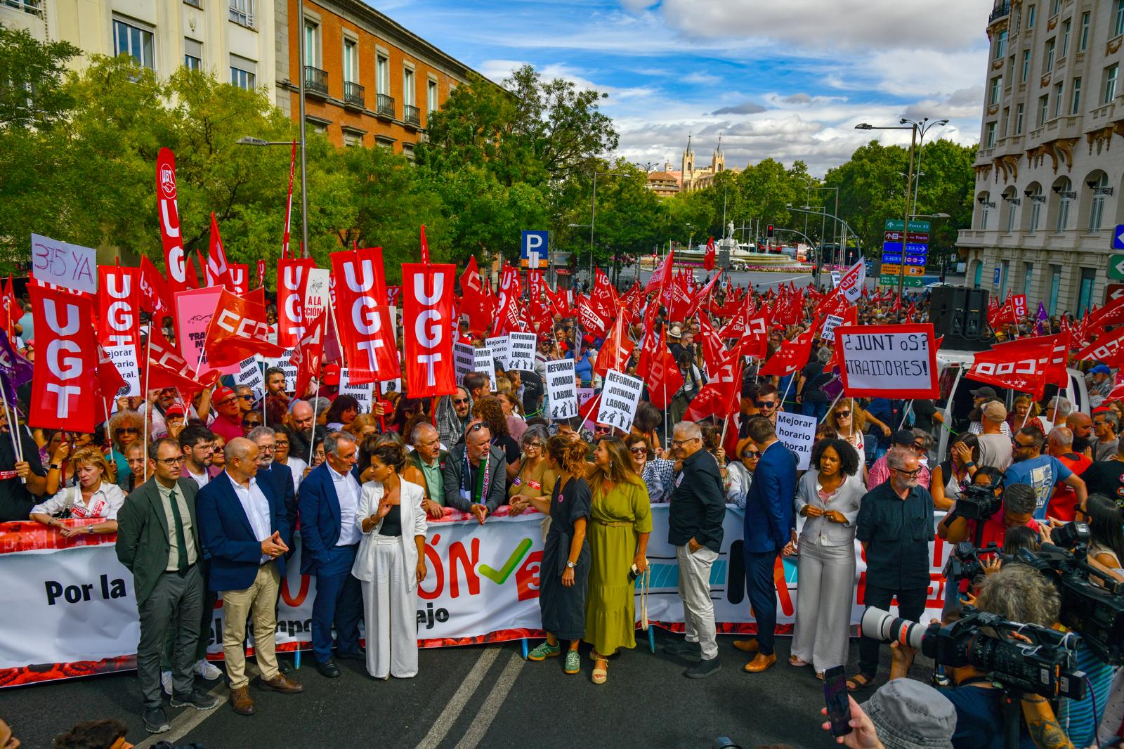 Concentración de UGT y CCOO en el Congreso: Protesta por la Reducción de la Jornada Laboral, foto Agustín Millán