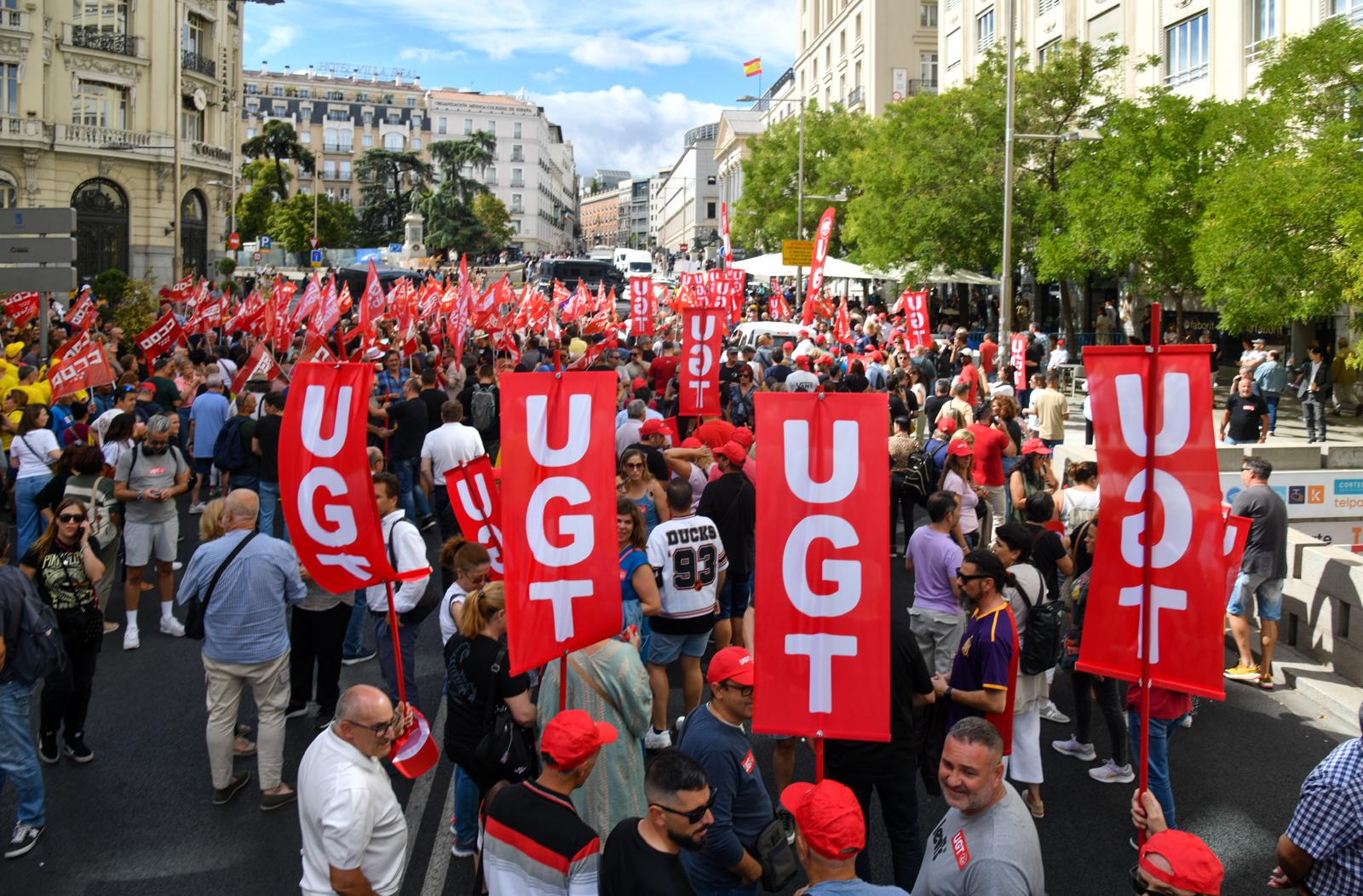 Concentración de UGT y CCOO en el Congreso: Protesta por la Reducción de la Jornada Laboral, foto Agustín Millán