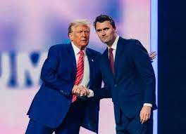 Matan a Charlie Kirk, la bala que golpea al trumpismo millennial
