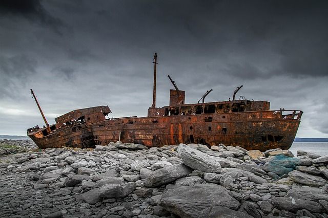 ship-wreck-1882087_640