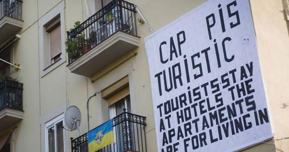 Protesta contra las viviendas turísticas en Barcelona.