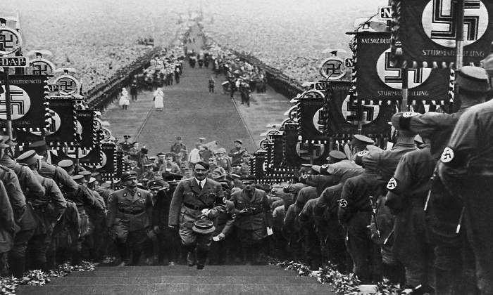 700x420_Desfile-nazi