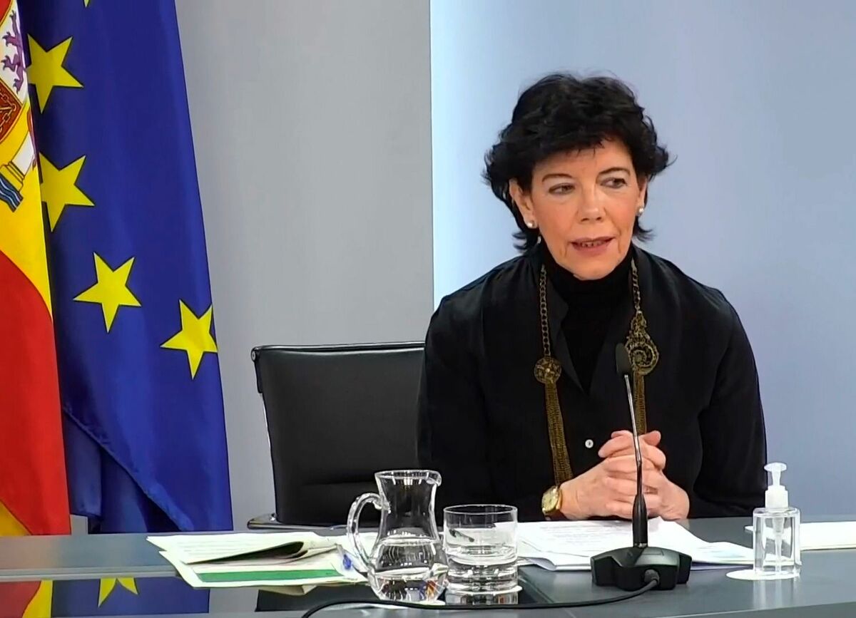 La ministra Isabel Celaá, hoy tras el Consejo de Ministros.