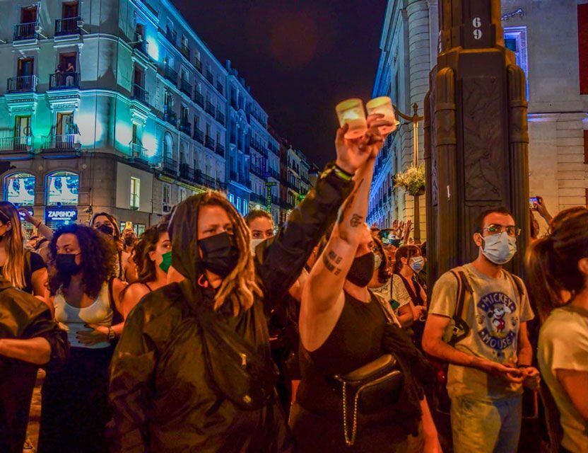 Manifestacion-con-la-violencia-machista-y-vicaria,-foto-Agustín-Millán-2021