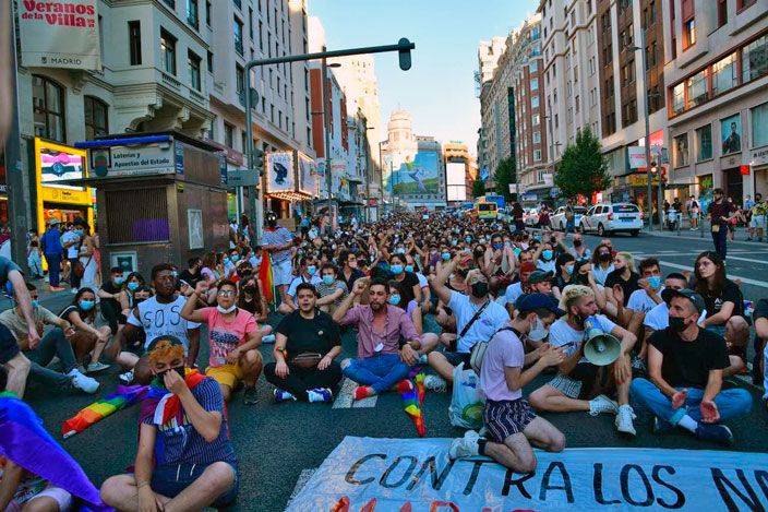 Madrid-se-vuelca-contra-el-asesinato-homófobo-de-Samuel,-foto-Agustín-Millán-7