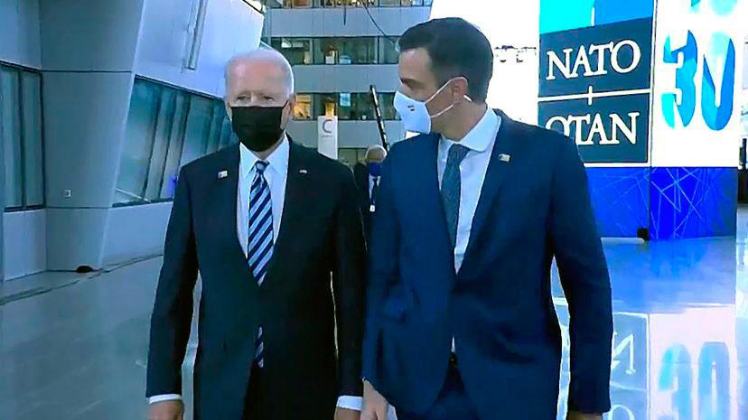 Sánchez con Biden en su encuentro en la OTAN