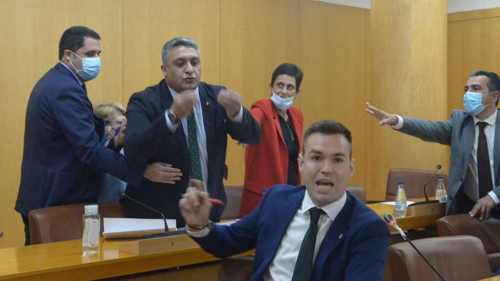 Trifulca en la Asamblea de Ceuta.