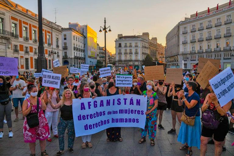 Concentración-en-favor-de-las-mujeres-y-las-niñas-de-Afganistan,-foto-Agustín-Millán-4