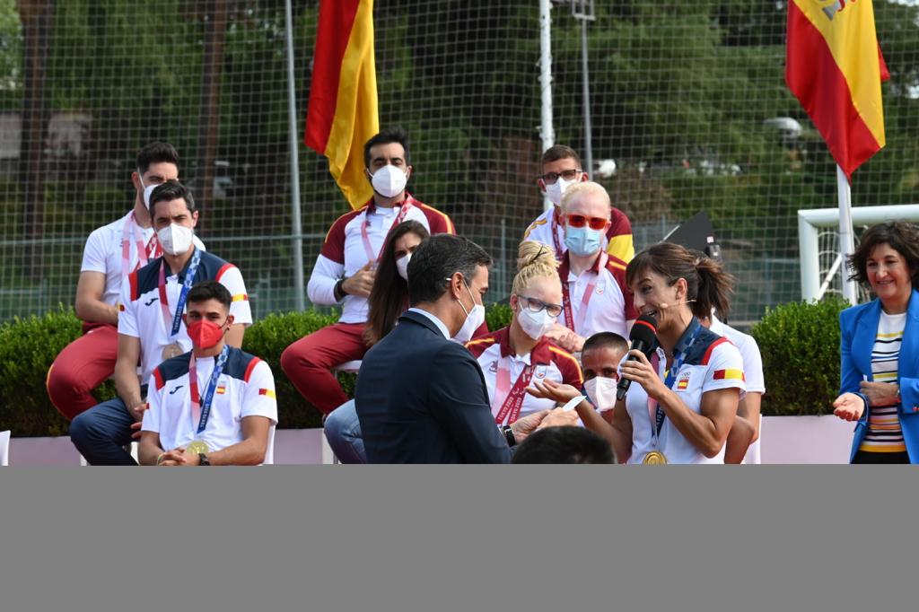 Momento de Pedro Sánchez con los deportistas olímpicos