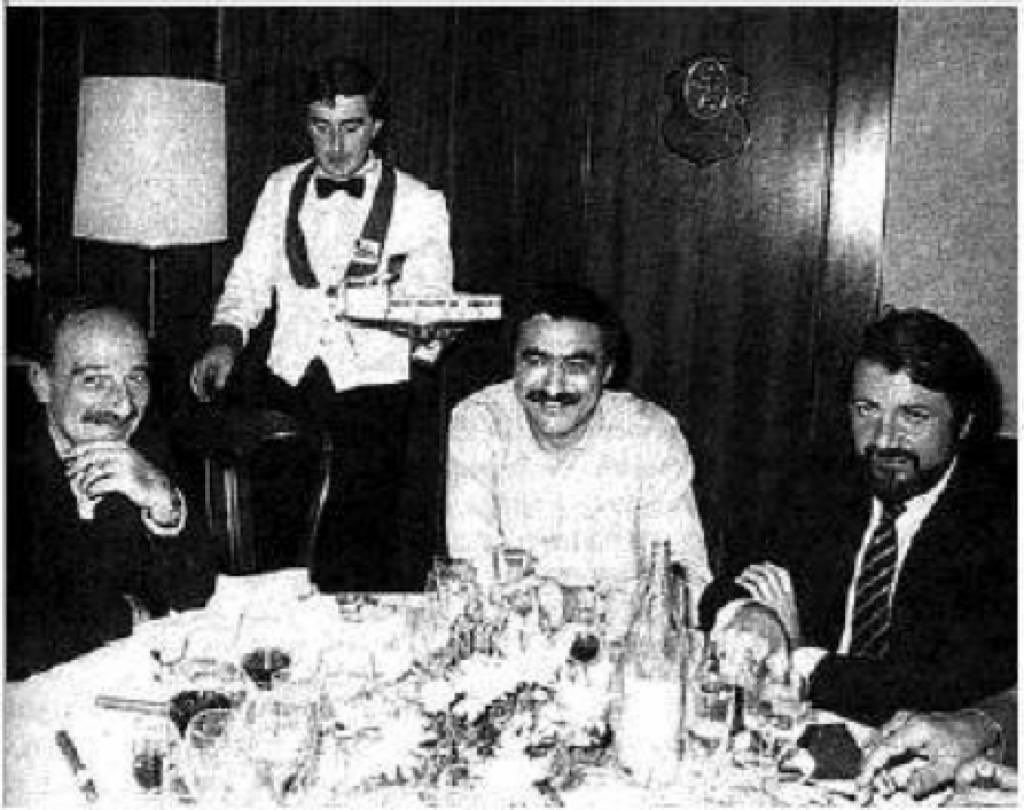 Mayor Oreja de cena con Txomin Ziluaga, secretario general de HASI, miembro de KAS y de la Mesa Nacional de HB en 1986