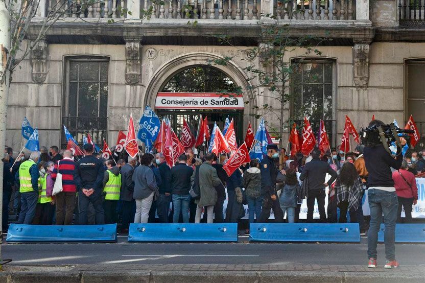 La-Marea-Blanca-declara-la-guerra-a-Ayuso-tras-comunicar-que-despedirá-a-la-mitad-de-los-sanitarios-de-refuerzo-Covid,-foto-Agustín-Millán