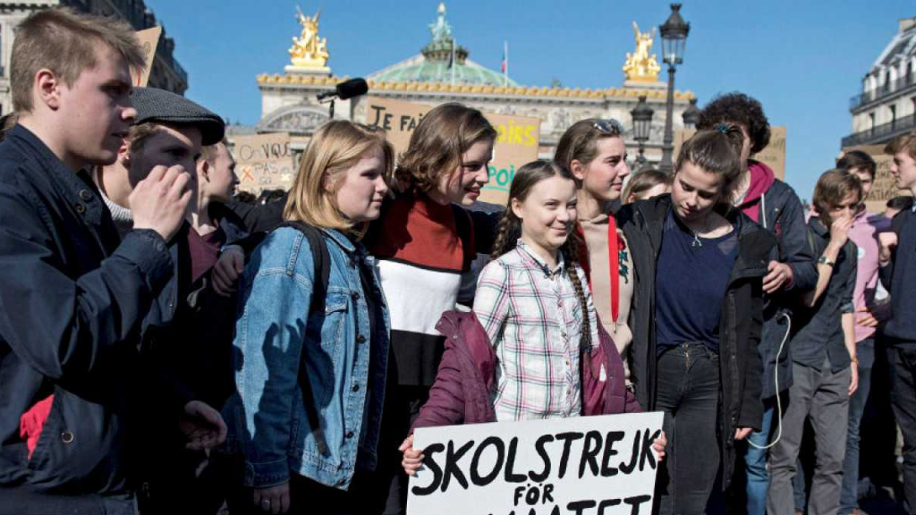 Jóvenes protestan en la cumbre sobre el clima.