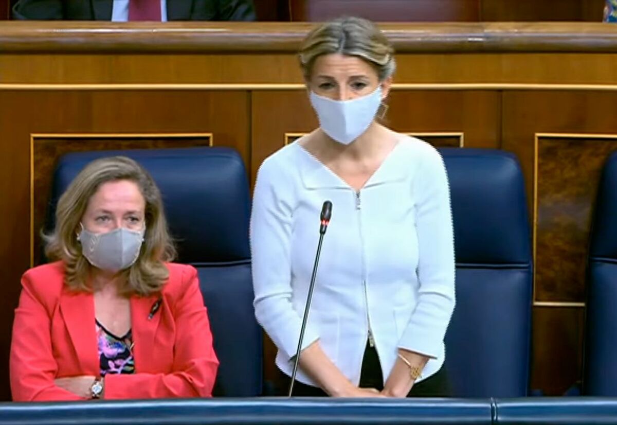 Las-vicepresidentas-del-Gobierno,-Nadia-Calviño-y-Yolanda-Díaz-en-el-Congreso