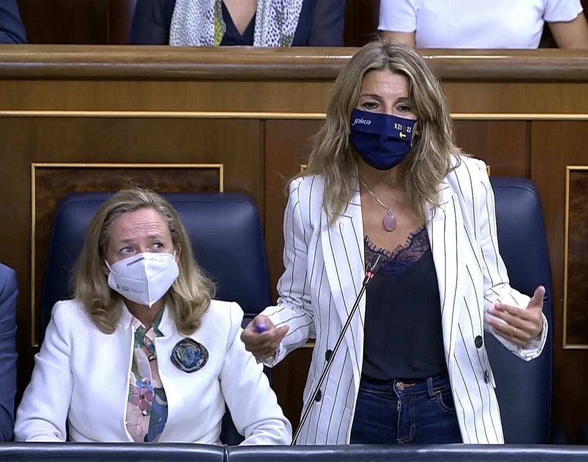 Las vicepresidentas del Gobierno, Nadia Calviño y Yolanda Díaz en el Congreso