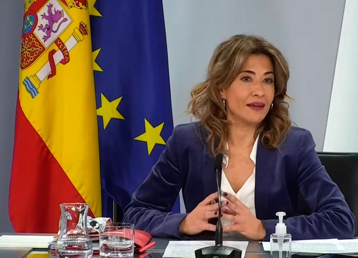 La-ministra-de-Transportes,-Movilidad-y-Agenda-Urbana,-Raquel-Sánchez-en-rueda-de-prensa,-tras-el-Consejo-de-Ministros