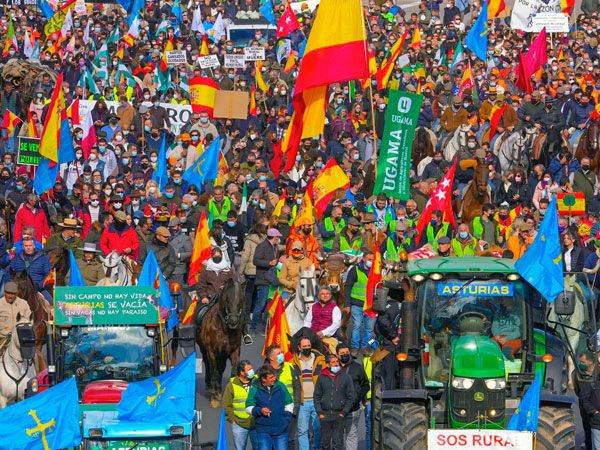 El-mundo-rural-se-manifiesta-para-evitar-su-muerte