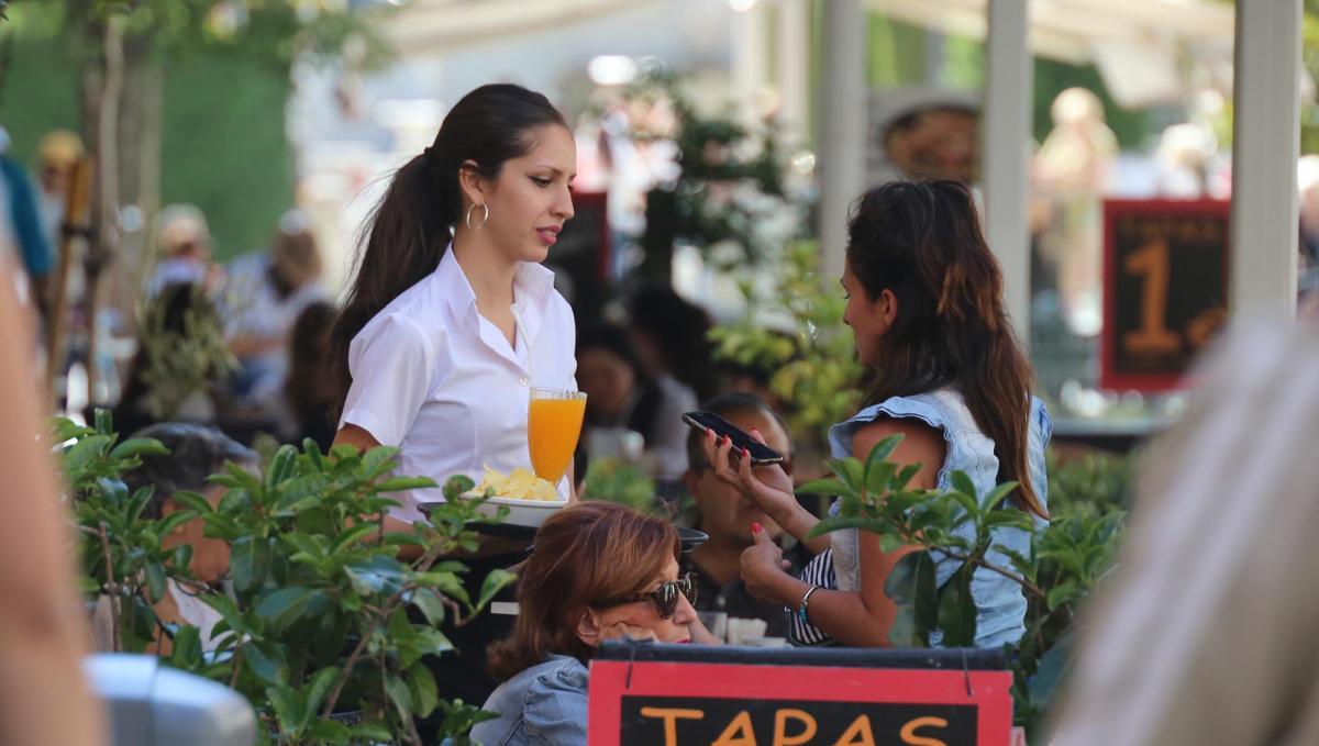 Bajamos el coste de la luz, dejando a las mujeres a oscuras