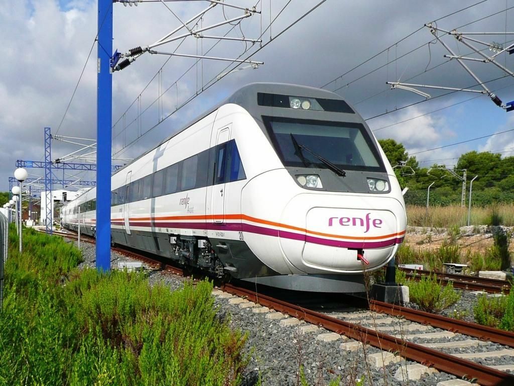 Renfe refuerza su servicio para el Puente de Mayo y cuida el medio ambiente