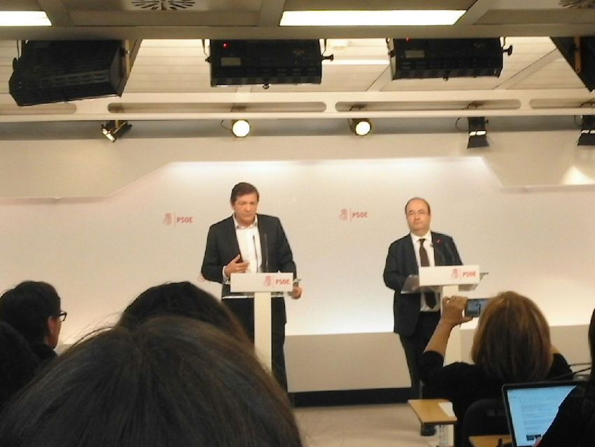foto de hoy del presidente gestora PSOE con Izeta