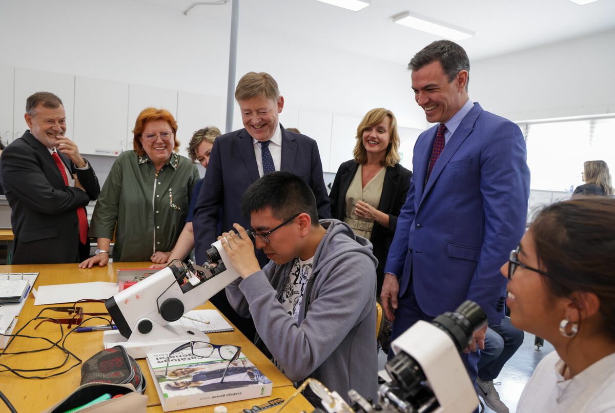 Pedro Sánchez visita el Centro Integrado Público de Formación Profesional (CIFP) de Mislata,