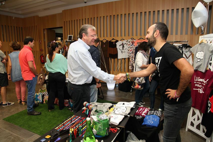 silvan visitando el mercado romantico