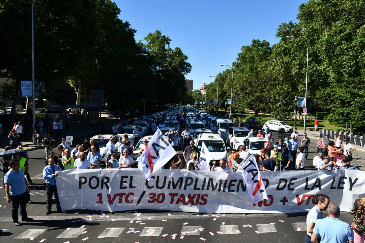 Los taxistas acusan a Ayuso de ‘venderse’ a los VTC, foto Agustín Millán (5)