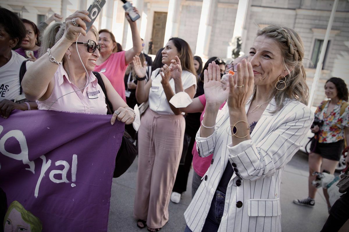 La-vicepresidenta-y-ministra,-Yolanda-Díaz,-tras-la-ratificación-del-Convenio-189-de-la-OIT-sobre-el-trabajo-decente-para-las-trabajadoras-domésticas--1