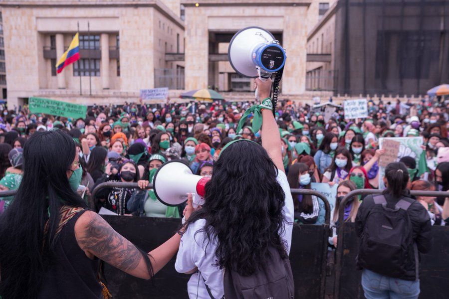 Estados Unidos vuelve a la Edad Media y anula la protección del derecho al aborto