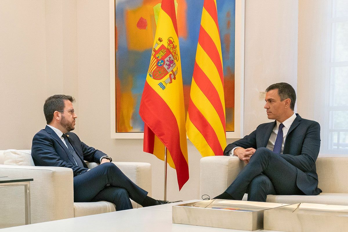 El-presidente-del-Gobierno-Pedro-Sánchez,-durante-su-reunión-con-el-presidente-de-la-Generalitat-de-Cataluña,-Pere-Aragonès-2