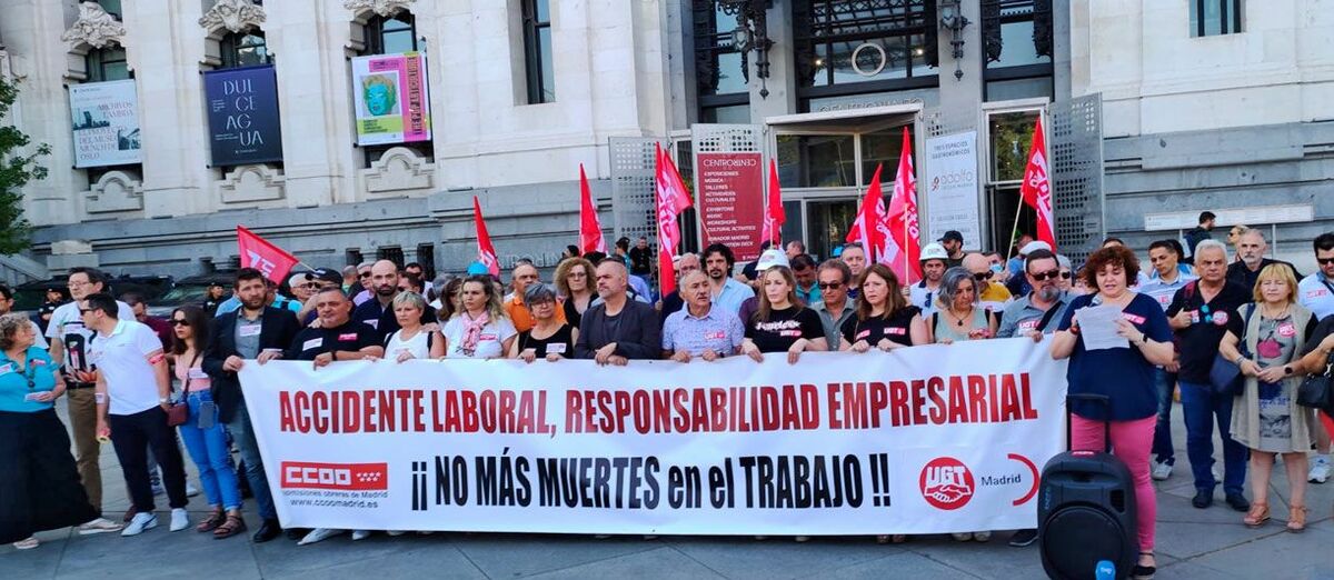 Los sindicatos se concentran para denunciar las últimas muertes por golpes de calor en la limpieza viaria en Madrid, UGT Madrid