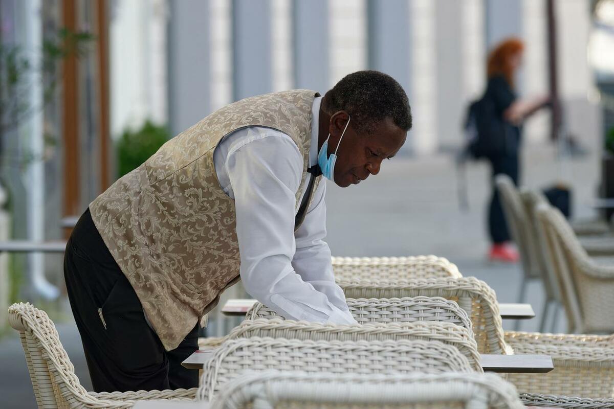 Camarero Precariedad Bajo Salario