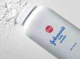 Johnson & Johnson retira del mercado mundial su polvo de talco para bebés